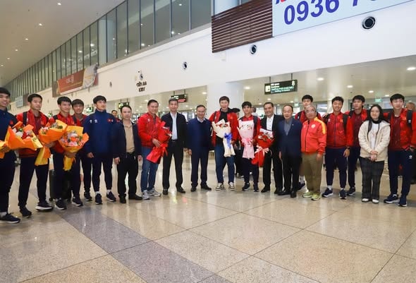 Lãnh đạo Cục Thể dục thể thao đón đội tuyển U23 Việt Nam tại sân bay quốc tế Nội Bài
