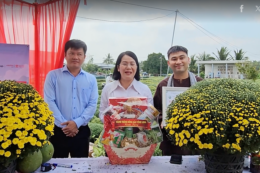 Thức đêm săn hoa Tết qua livestream