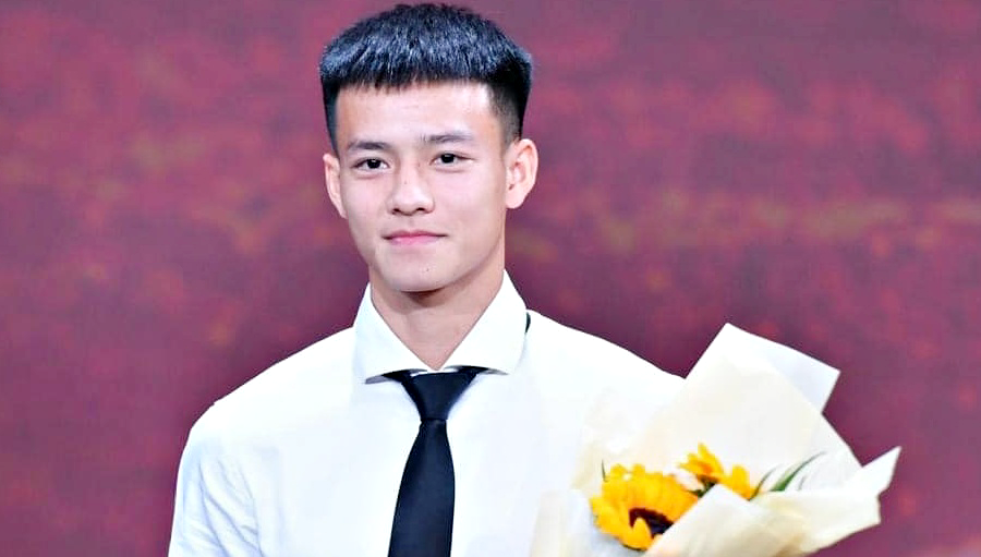 Vẻ bảnh bao của tiền đạo Nguyễn Thanh Nhàn