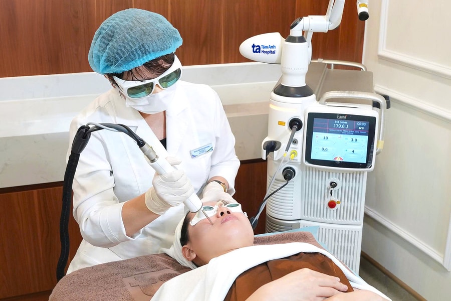 Da tổn thương do 'nghiện corticoid'