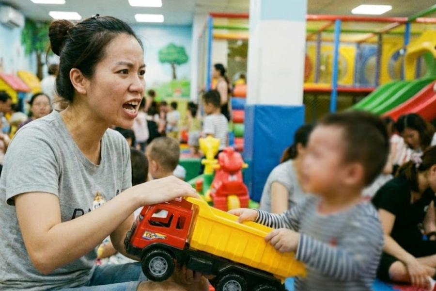 Những phụ huynh lệch lạc 'con tôi xí trước' trong khu vui chơi trẻ em