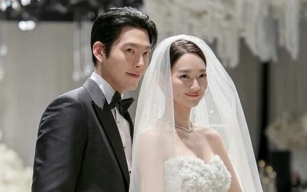 Số tiền một ca sĩ mừng cưới Kim Woo Bin, Shin Min Ah