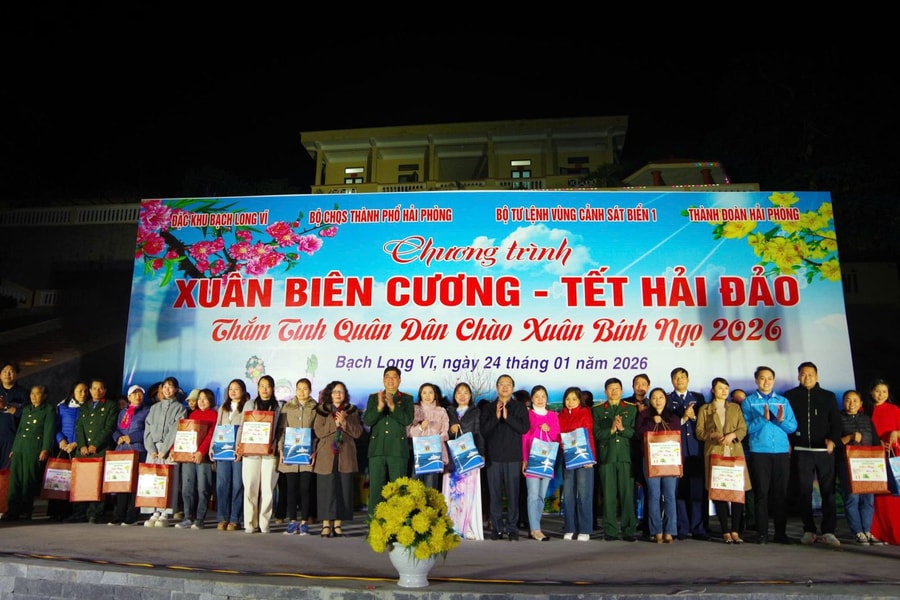 Tết sớm với quân và dân đặc khu Bạch Long Vĩ