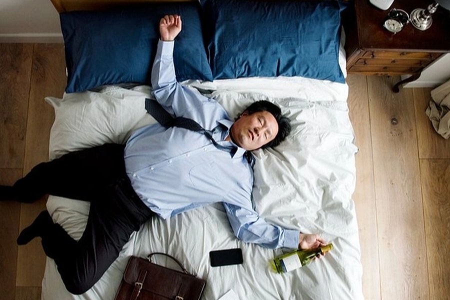 Chồng cả tháng không ăn cơm nhà, tôi cay đắng chấp nhận sự thật