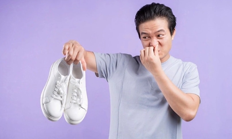 4 cách đơn giản khử mùi hôi giày