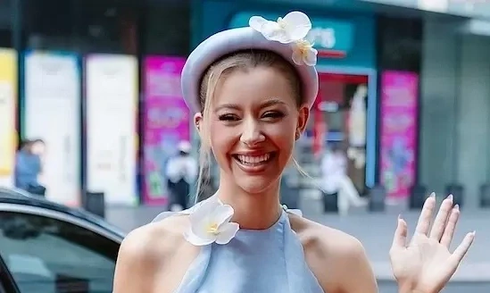 Hoa hậu Mỹ chơi đập niêu, gói bánh chưng