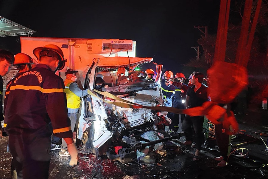 Tai nạn ôtô trên quốc lộ lên Đà Lạt, hai người chết