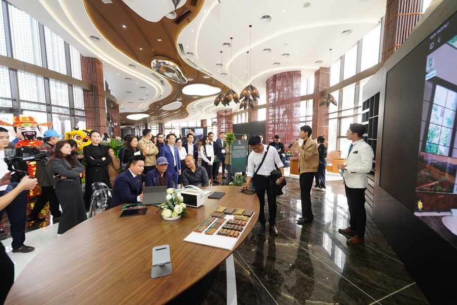 Trí Dương Group khai trương 6Senses Gallery tại The Sensia với chủ đề 'Sen Tỏa'