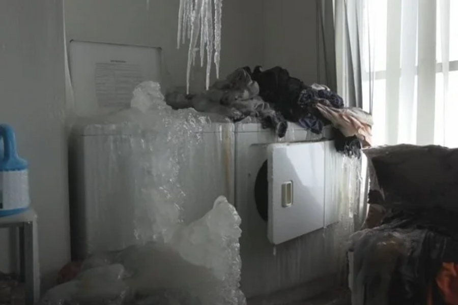 Căn hộ biến thành 'lâu đài băng' vì khách tắt sưởi