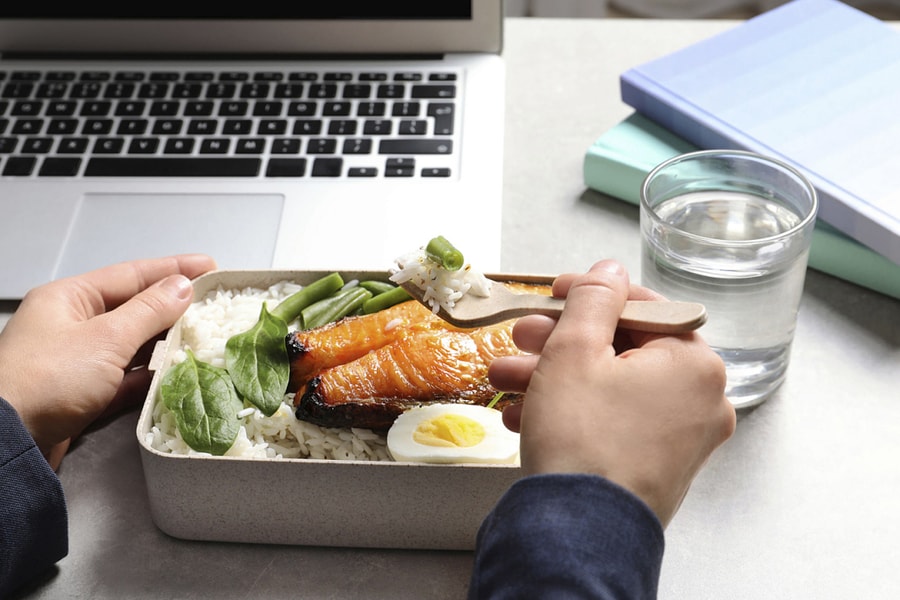 7 bí quyết 'vàng' giúp dân công sở giảm cân ngay cả khi ngồi làm việc