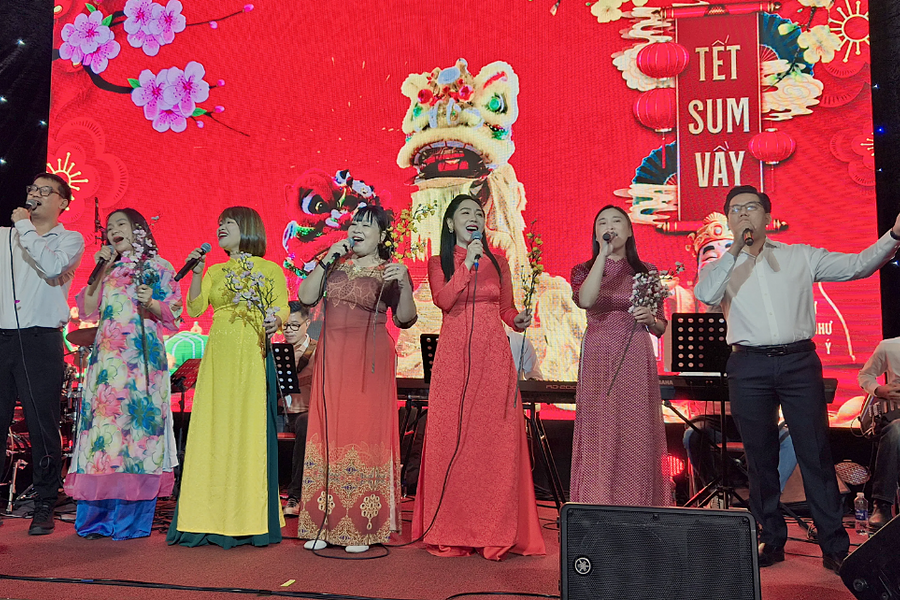 Bác sĩ TP HCM hát quyên gần 700 triệu đồng cho bệnh nhân dịp Tết