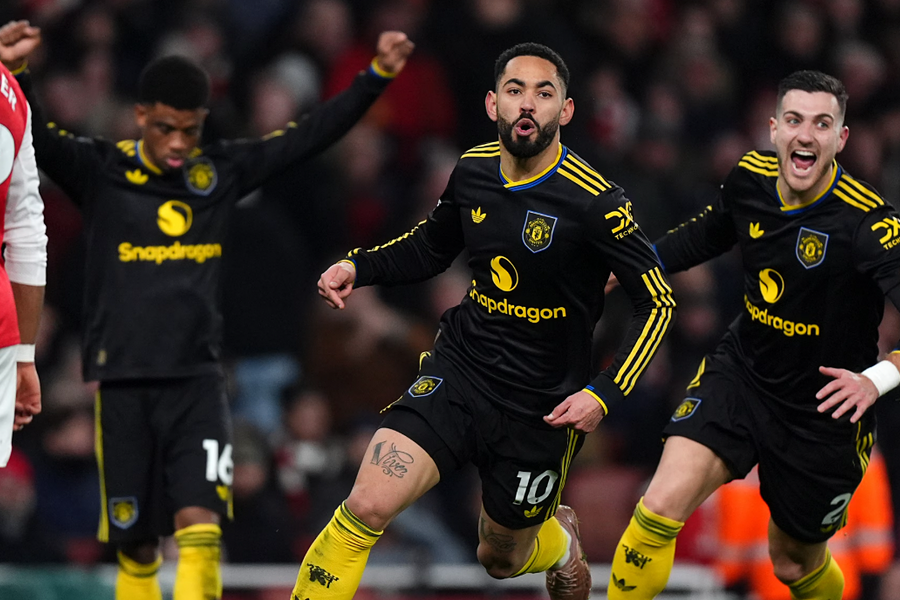 Man Utd thắng ngược Arsenal