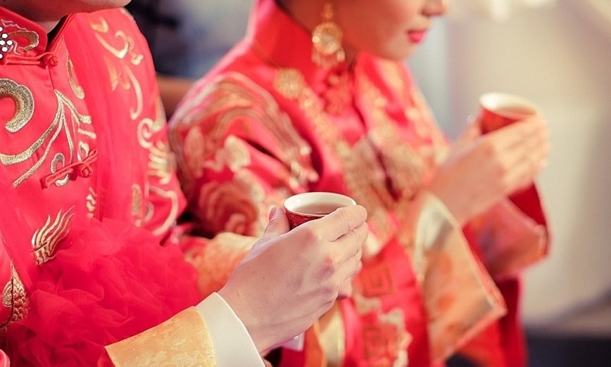 Hủy hôn vì bạn trai nhắn tin với tình cũ, cô gái bị kiện đòi tiền sính lễ