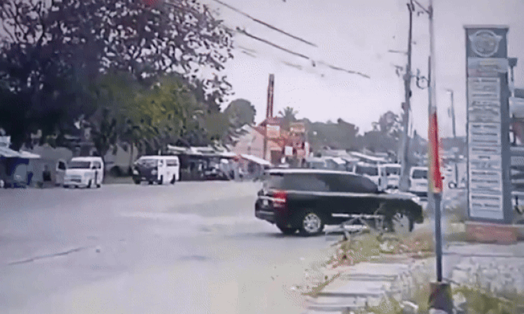 Khoảnh khắc thị trưởng Philippines thoát đòn phục kích bằng súng chống tăng