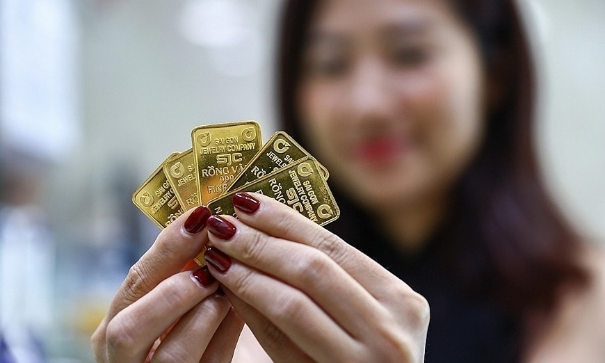 'Tất tay mua vàng với kỳ vọng giá 200 triệu đồng một lượng'