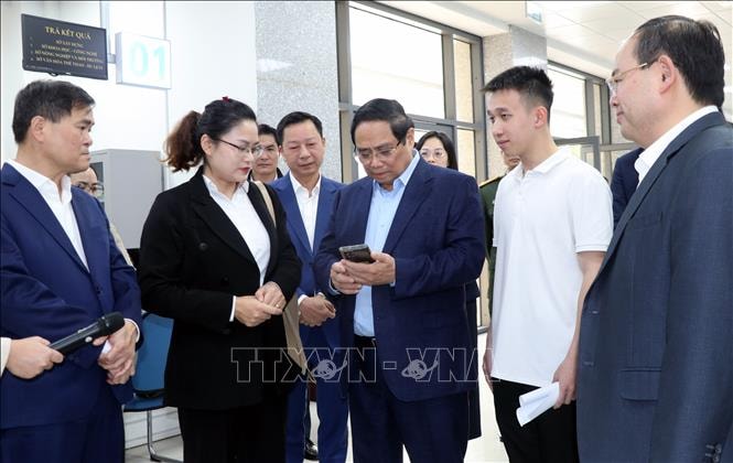 Giảm bớt thủ tục hành chính rườm rà, mục tiêu cuối cùng là phục vụ nhân dân