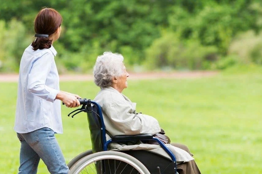 Vừa yên ổn ở viện dưỡng lão, con gái vào thăm nói một câu khiến tôi mất ngủ