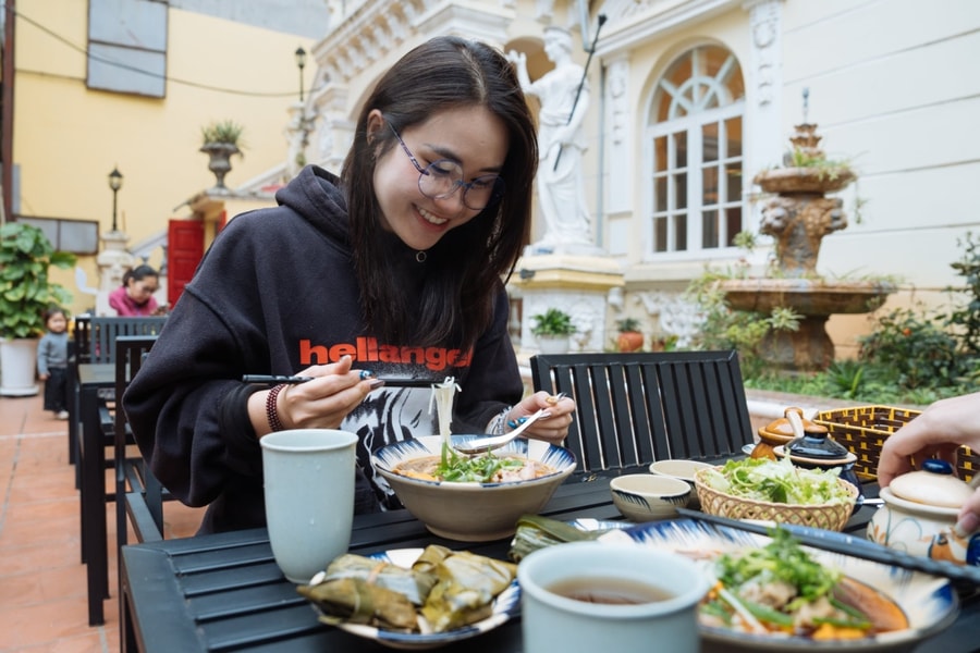 Quán bún bò Huế trong biệt thự cổ bán hai ngày mỗi tuần