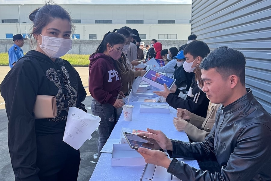 Công ty ở Quảng Ngãi tặng hơn 5.000 máy tính bảng cho công nhân