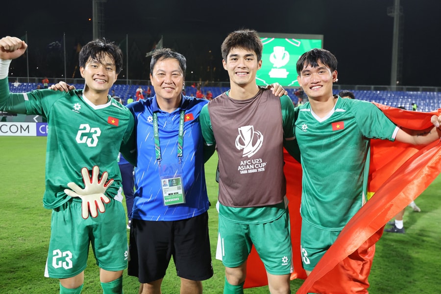 Cao Văn Bình được nhắc bài thế nào ở loạt luân lưu thắng Hàn Quốc