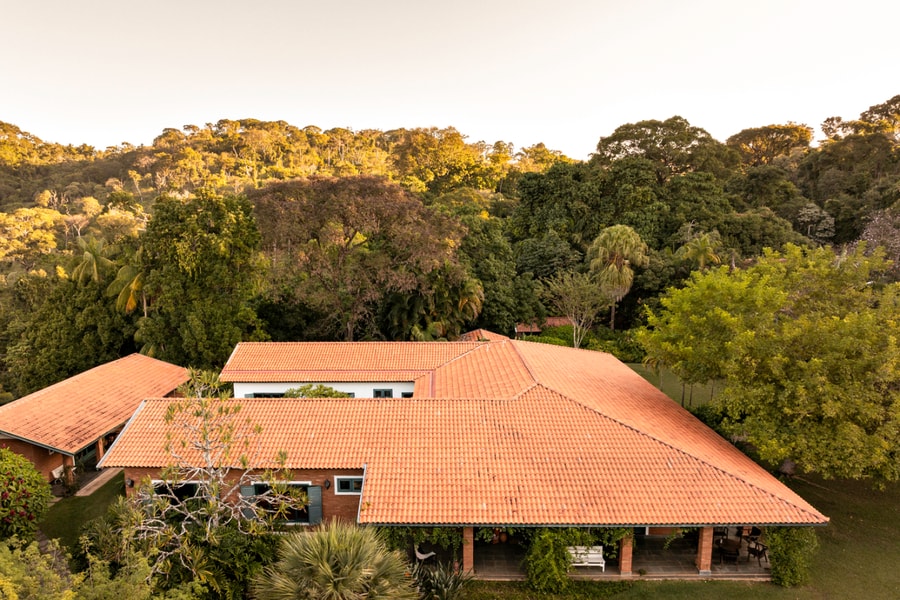 ‘Biến’ nhà nông trại cũ 600 m2 thành nơi ở tiện nghi giữa đồi cây