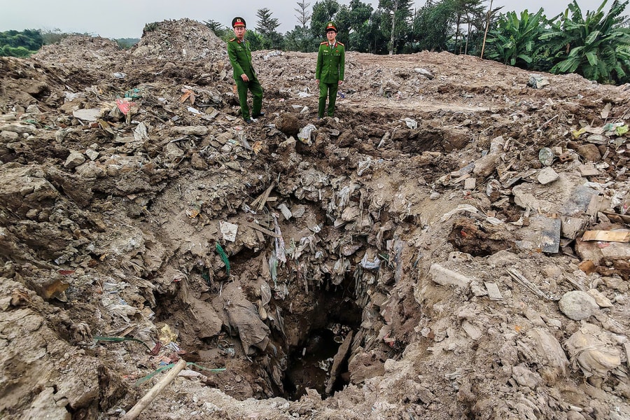 Ba giám đốc bị bắt trong vụ đổ trộm 7.800 tấn chất thải rắn ở Hà Nội
