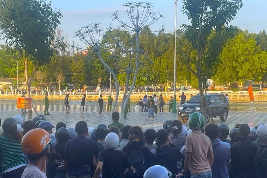 Hai thiếu niên vô cớ đâm chết người ở công viên