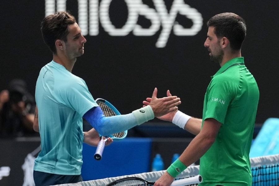 Djokovic thoát thua khó tin ở Australia Mở rộng
