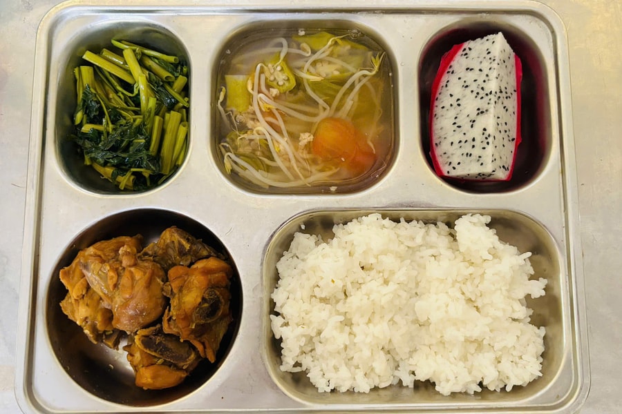 Hơn 2.200 học sinh dừng ăn bán trú vì nghi thực phẩm bẩn