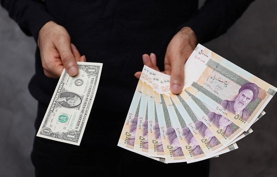 Tiền Iran trượt giá chưa từng có so với đồng USD