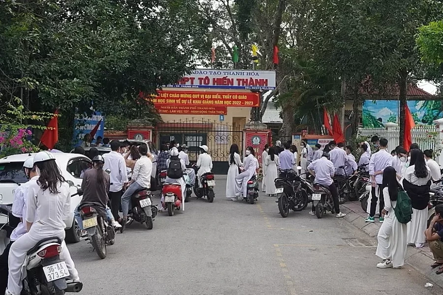 33 giáo viên nâng, hạ điểm thi học kỳ của học sinh