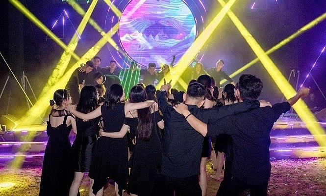 'Hành xác' tập văn nghệ Year End Party