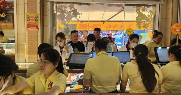 Giá vàng, bạc "nóng bỏng tay"