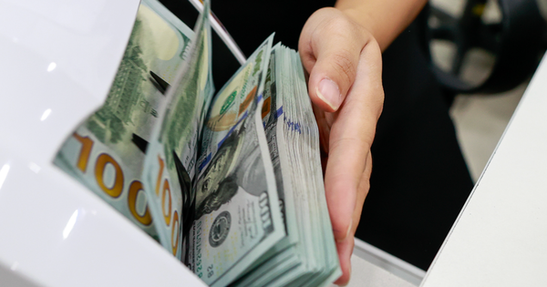 Giá USD tại Việt Nam bất ngờ giảm mạnh