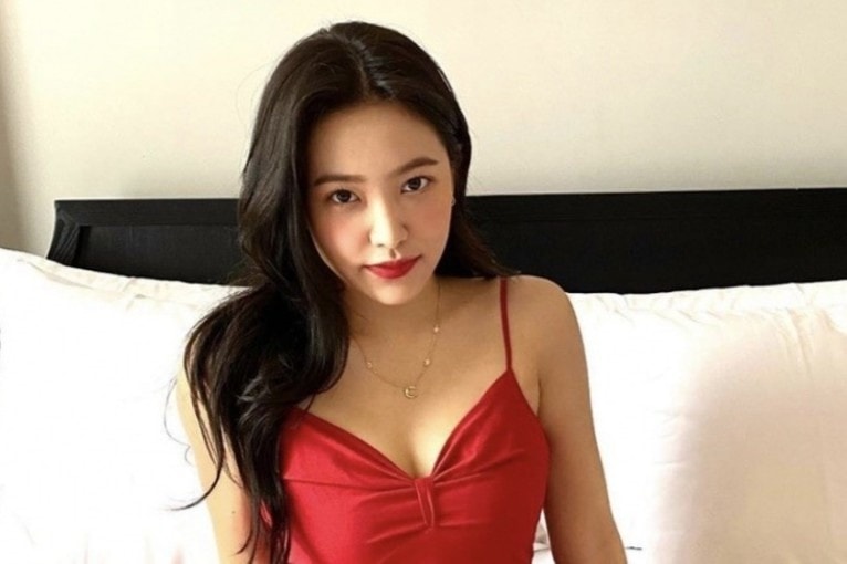 Ca sĩ Hàn Quốc bị gãy cổ