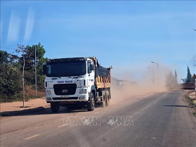 Khai thác, vận chuyển đất san lấp tại Lâm Đồng gây ô nhiễm môi trường