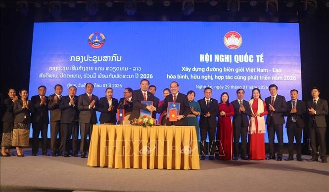 Xây dựng đường biên giới Việt Nam - Lào hòa bình, hữu nghị, hợp tác cùng phát triển