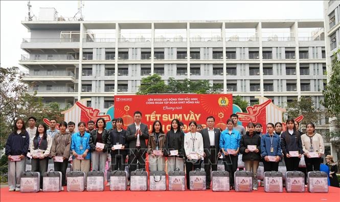 Bắc Ninh: Thăm, tặng quà công nhân có hoàn cảnh khó khăn