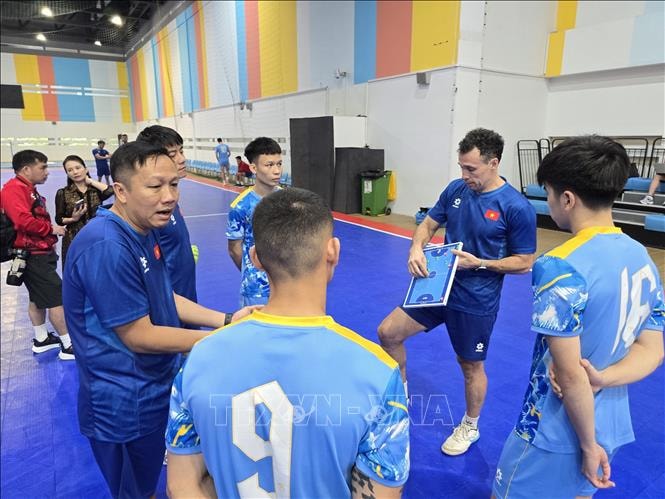 HLV D. Giustozzi hài lòng với bản lĩnh thi đấu của tuyển Futsal Việt Nam