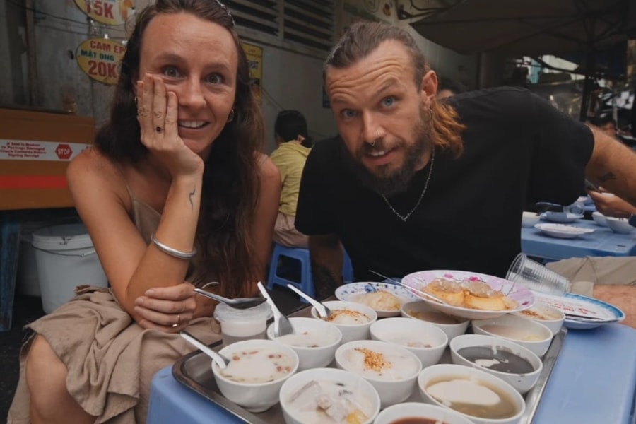 Ăn chè ở TPHCM, khách Tây choáng khi nhận mâm 16 món “đủ cho 10 người”