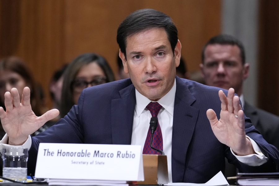 Ngoại trưởng Mỹ bênh vực ông Trump sau vụ nhầm Greenland thành Iceland