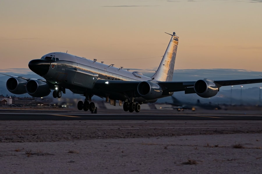 'Trinh sát cơ nghe trộm' của Mỹ xuất hiện gần Iran