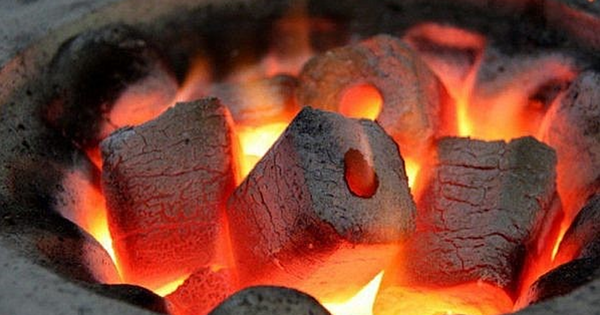 Đốt than sưởi ấm trong phòng kín, chồng tử vong, vợ nguy kịch