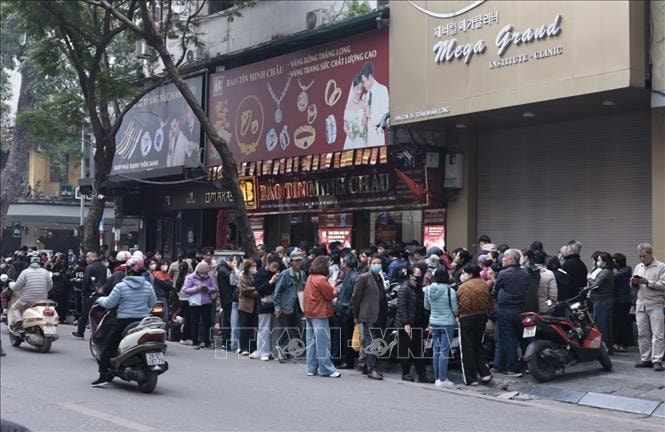 Chuyên gia lý giải giá vàng ‘lao dốc’, biến động mạnh