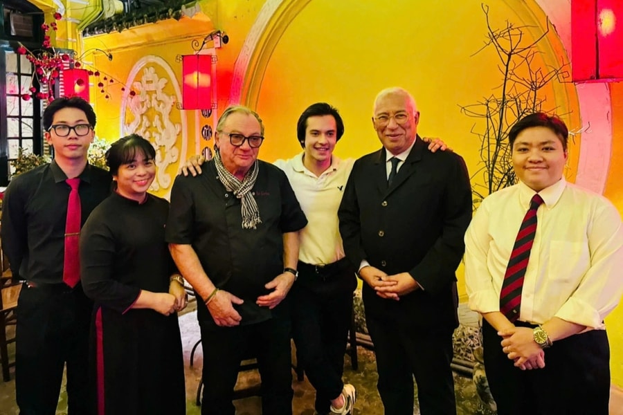 Chủ tịch Hội đồng châu Âu ăn bún riêu, chả cá tại Hà Nội