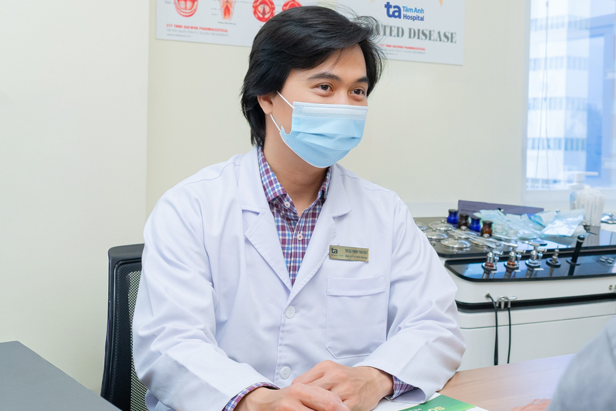 Tưởng viêm họng hóa nhiễm HIV