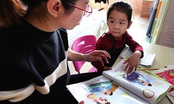 Tôi hối hận ngay khi cho con học Tiếng Anh từ ba tuổi