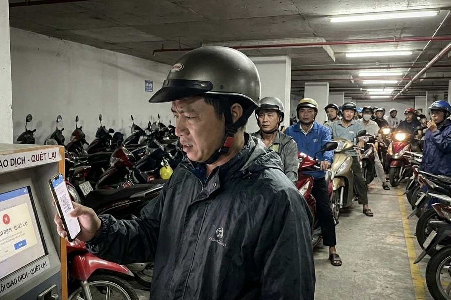 Những người gây ức chế vì 5 nghìn đồng gửi xe cũng quét mã QR