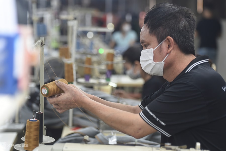 Lương đóng BHXH trong cuộc giằng co chi phí và an sinh lao động