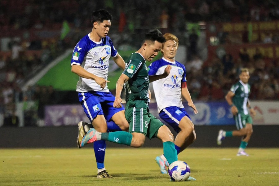 Công Phượng tái xuất, CLB Đồng Nai giữ chắc ngôi đầu giải Hạng Nhất